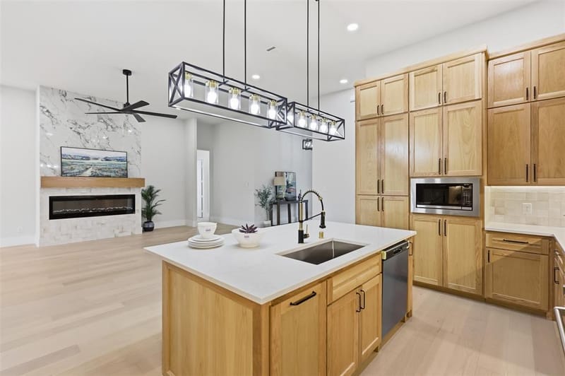 7016 Westover Drive, Granbury TX 76049 - Photo 10