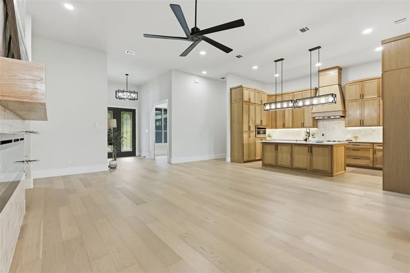 7016 Westover Drive, Granbury TX 76049 - Photo 18