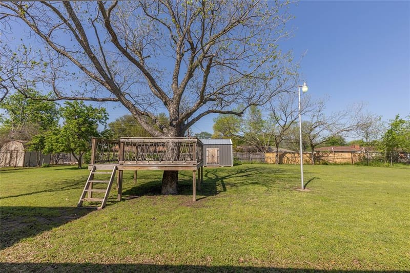 4713 Holiday Lane W, North Richland Hills TX 76180 - Photo 17
