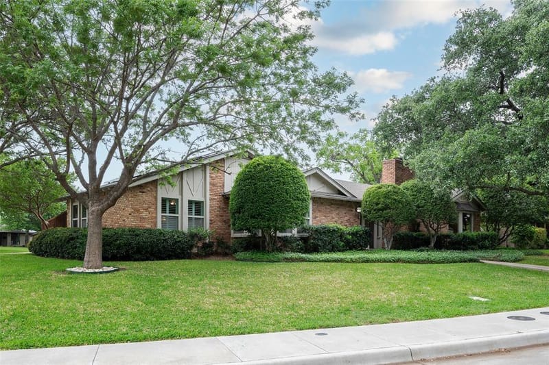 10107 Cromwell Drive, Dallas TX 75229 - Photo 2