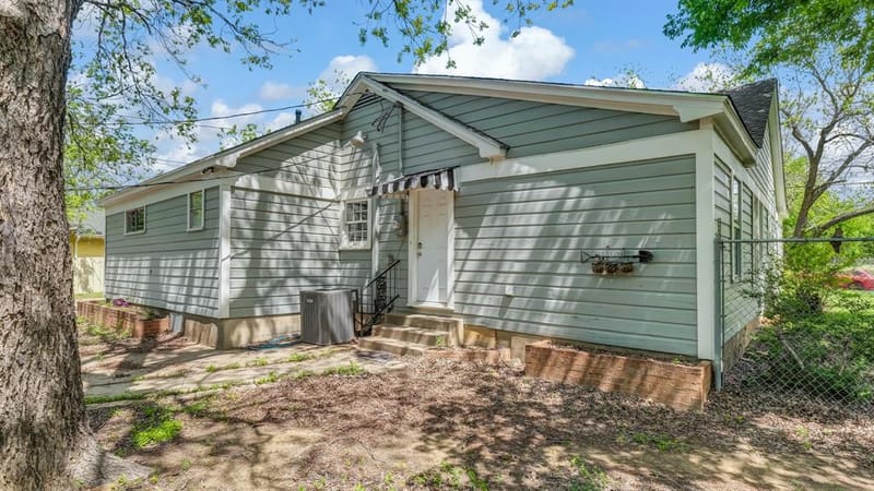 1715 N Oak Avenue, Mineral Wells TX 76067 - Photo 12