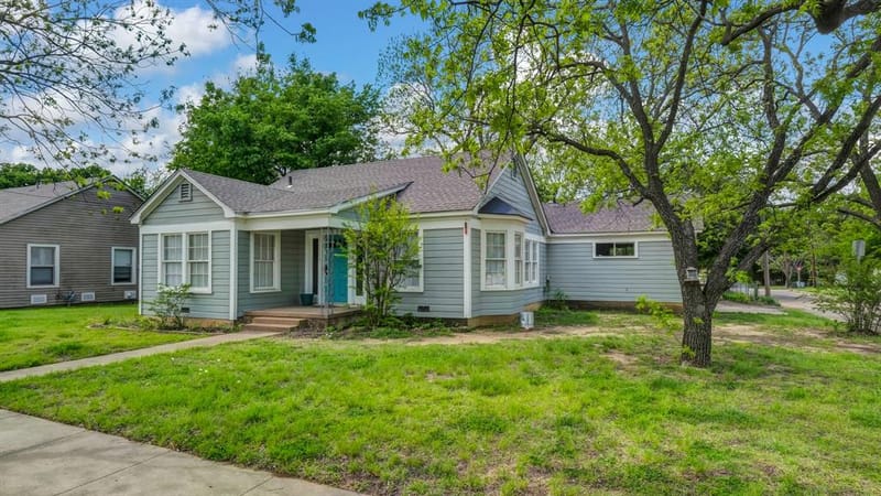 1715 N Oak Avenue, Mineral Wells TX 76067