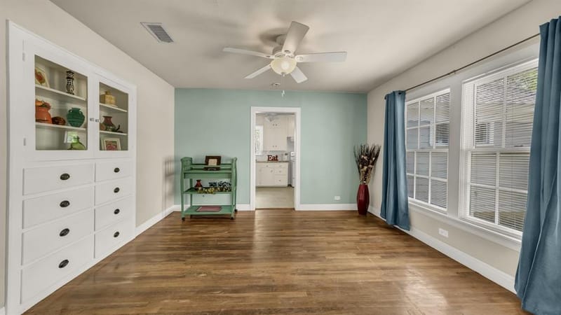 1715 N Oak Avenue, Mineral Wells TX 76067 - Photo 5