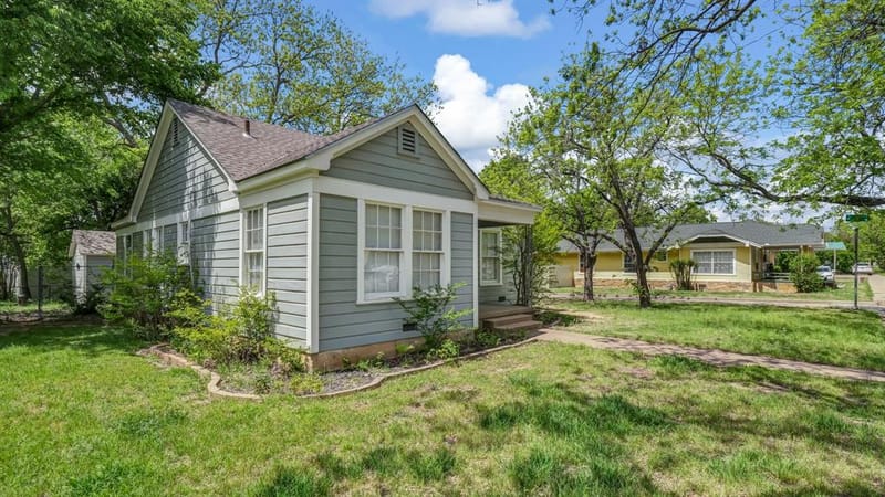 1715 N Oak Avenue, Mineral Wells TX 76067 - Photo 10