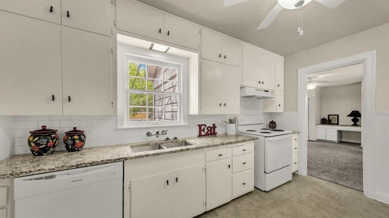 1715 N Oak Avenue, Mineral Wells TX 76067 - Photo 21