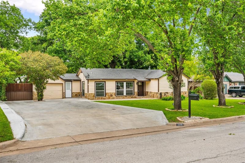 1800 Brook Hollow Drive, Fort Worth TX 76114