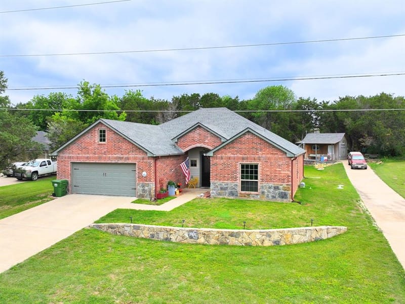 3904 Laramie Trail, Granbury TX 76048