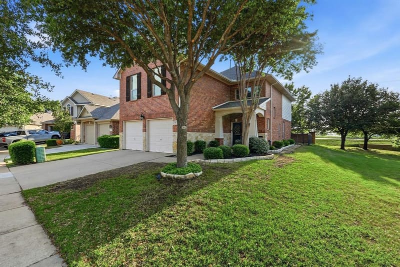 377 Kirby Drive, Lantana TX 76226