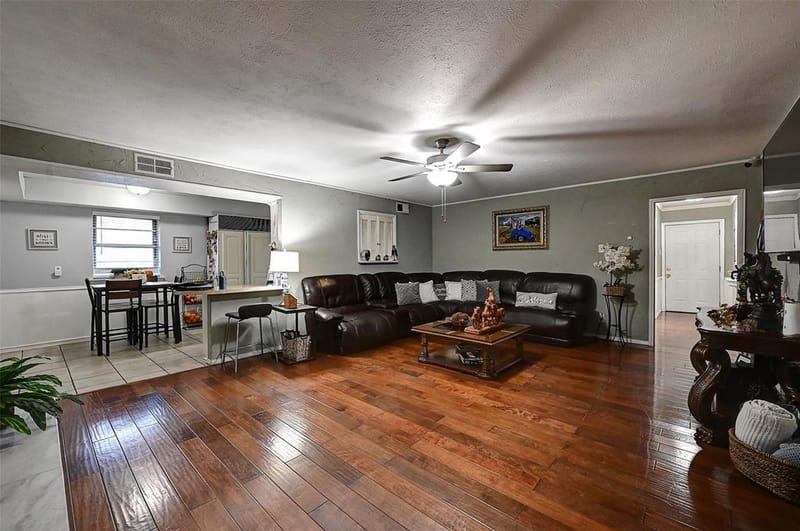 3262 Camelot Drive, Dallas TX 75229 - Photo 3