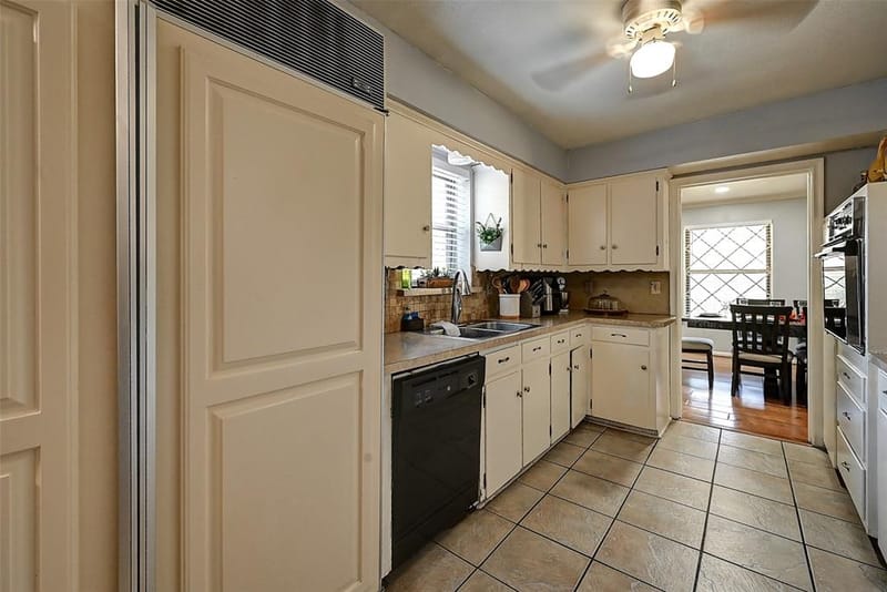 3262 Camelot Drive, Dallas TX 75229 - Photo 10