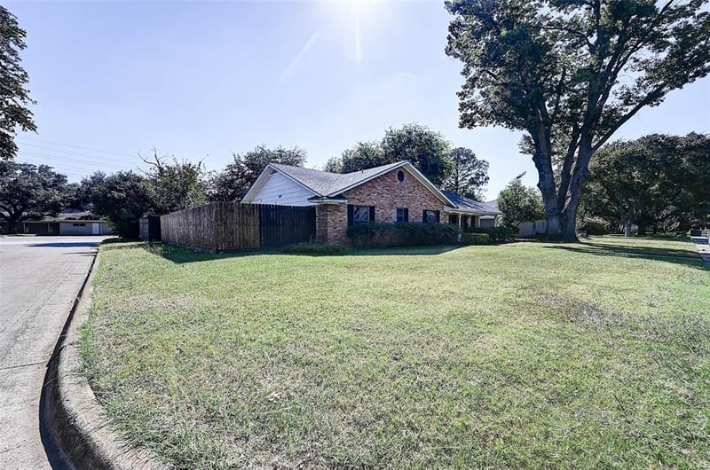 3262 Camelot Drive, Dallas TX 75229 - Photo 25