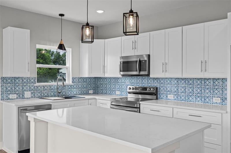 702 Perkins Court, Granbury TX 76048 - Photo 2