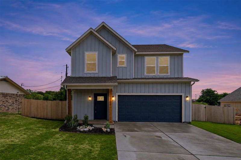 702 Perkins Court, Granbury TX 76048