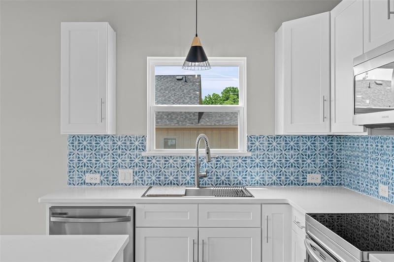 702 Perkins Court, Granbury TX 76048 - Photo 9