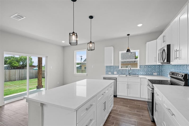 702 Perkins Court, Granbury TX 76048 - Photo 8