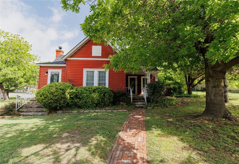 510 W Walnut Street, Decatur TX 76234 - Photo 2