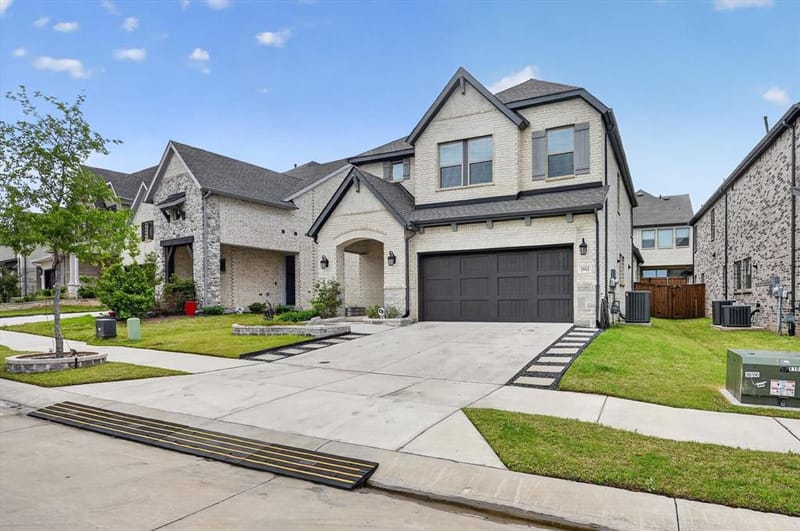 2512 Four Roses Drive, Lewisville TX 75056 - Photo 2