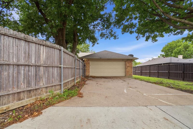 2607 Harbinger Lane, Dallas TX 75287 - Photo 2
