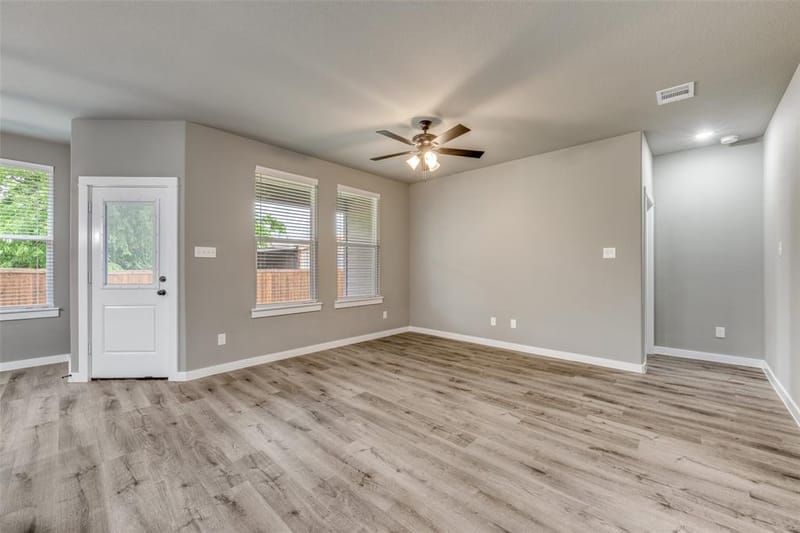 706 Turner Street, Wolfe City TX 75496 - Photo 3