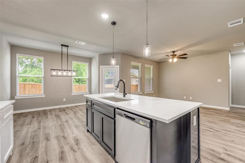 706 Turner Street, Wolfe City TX 75496 - Photo 10