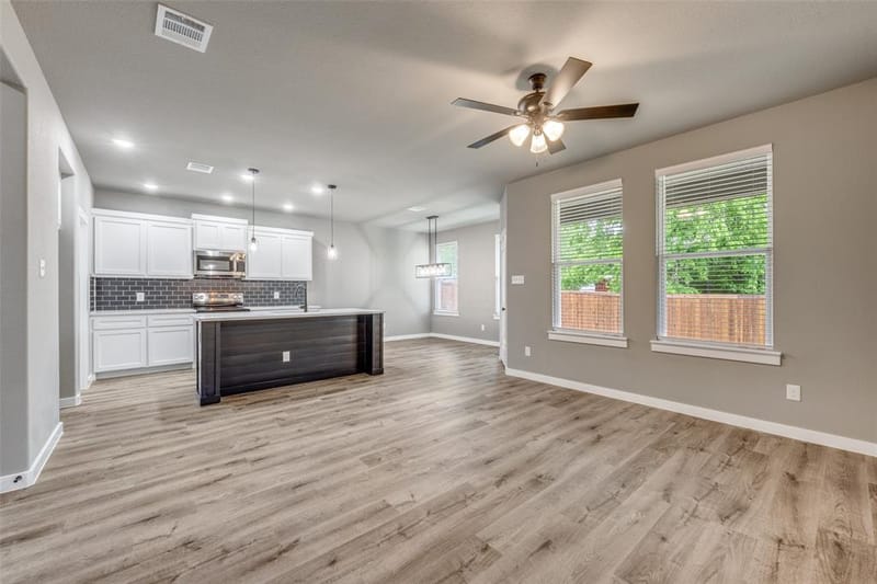 706 Turner Street, Wolfe City TX 75496 - Photo 4
