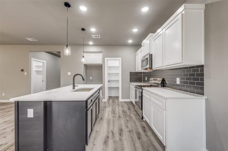 706 Turner Street, Wolfe City TX 75496 - Photo 8