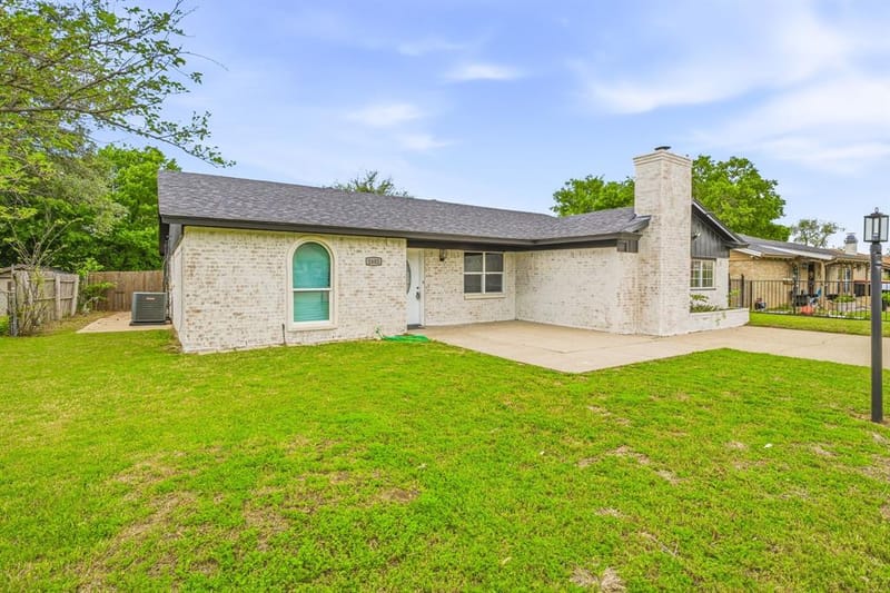 1602 Marie Terrace, Arlington TX 76010 - Photo 2
