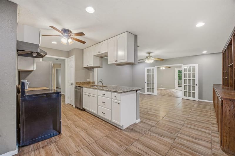 1602 Marie Terrace, Arlington TX 76010 - Photo 11