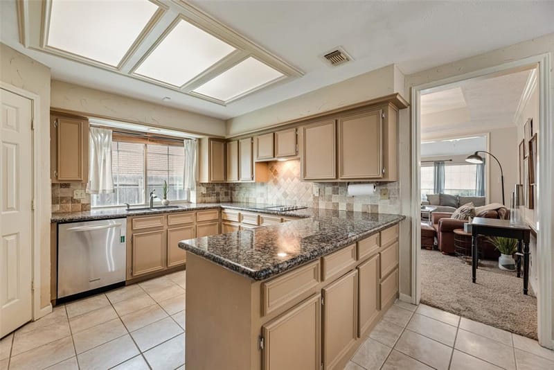 1310 Newport Drive, Carrollton TX 75006 - Photo 15