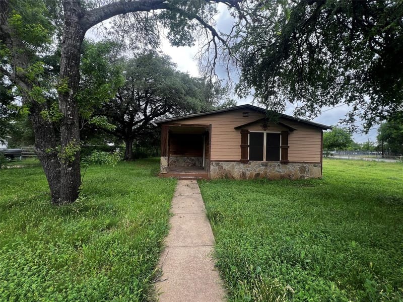 319 Ridgecrest Court, Azle TX 76020