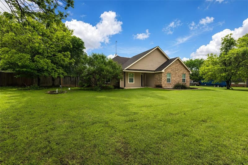 405 Kimbrough Road, Azle TX 76020 - Photo 2