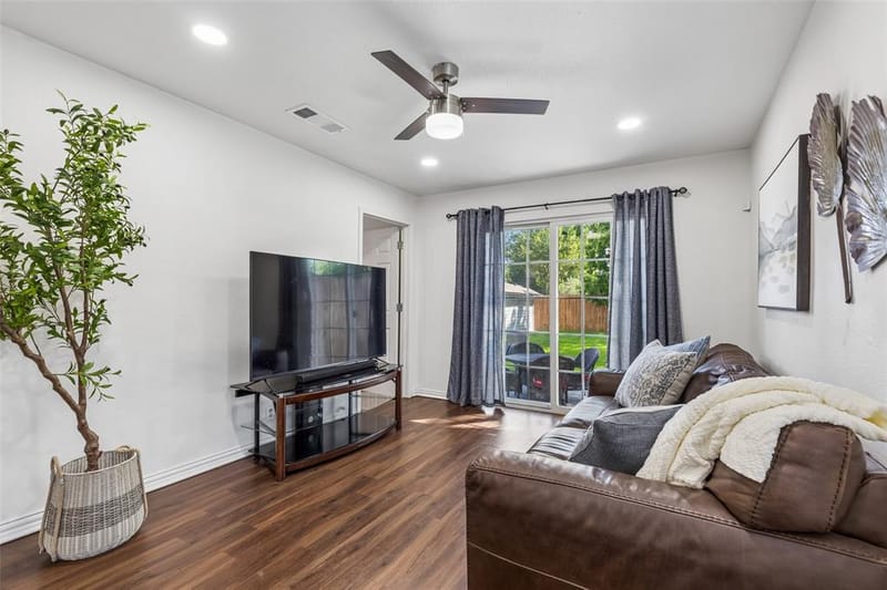 5111 Stoneleigh Avenue, Dallas TX 75235 - Photo 14