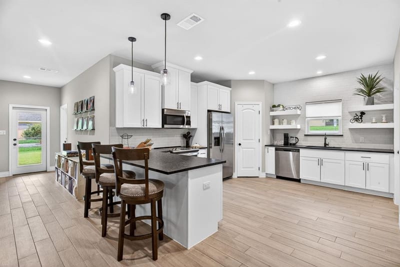 1311 E Apache Trail, Granbury TX 76048