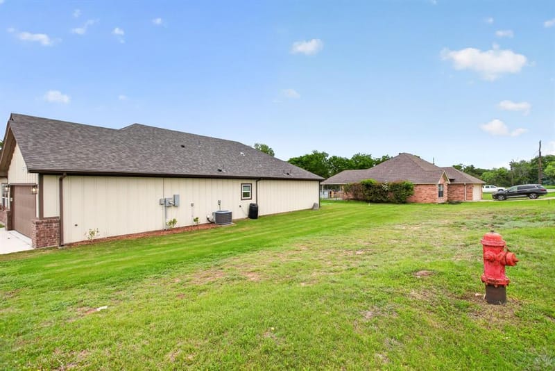 1311 E Apache Trail, Granbury TX 76048 - Photo 29