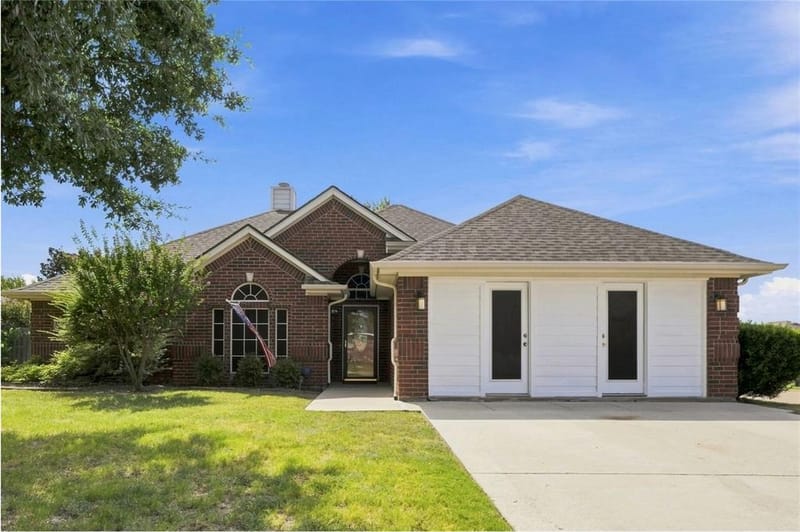 1121 SW Hillside Drive, Burleson TX 76028 - Photo 3