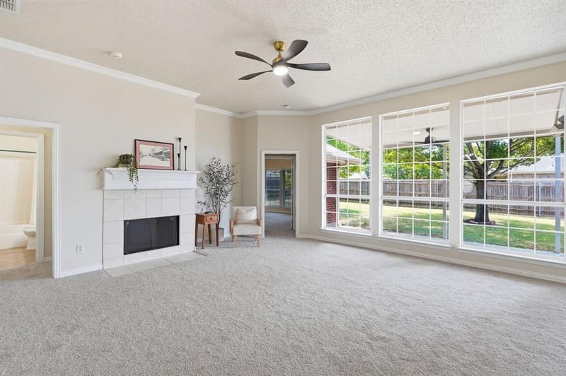 1121 SW Hillside Drive, Burleson TX 76028