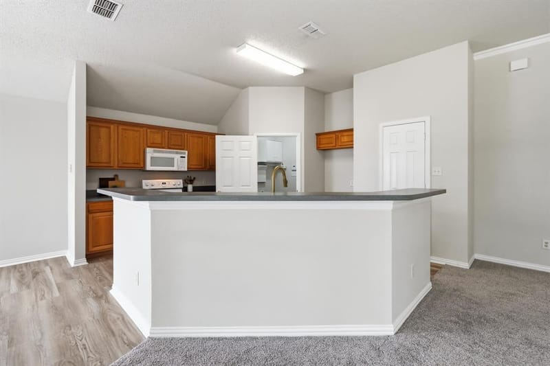 1121 SW Hillside Drive, Burleson TX 76028 - Photo 10