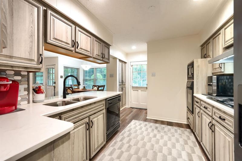 8226 Hunnicut Road, Dallas TX 75228 - Photo 6