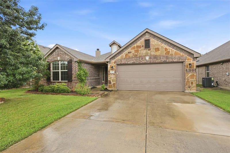 4720 Lazy Oaks Street, Fort Worth TX 76244 - Photo 2