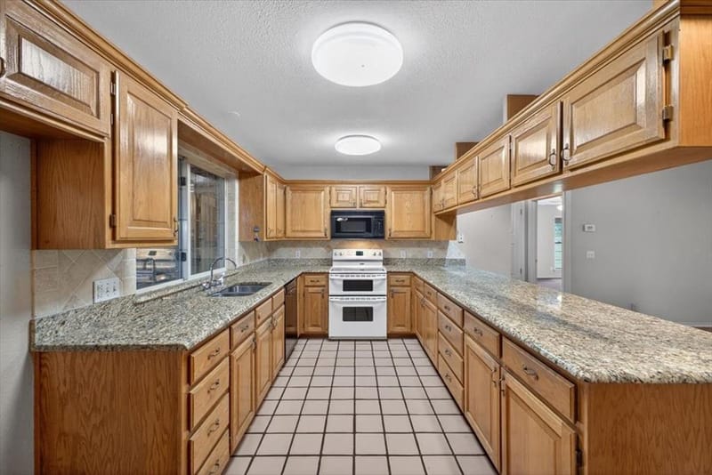 4609 Slayton Road, Cleburne TX 76031 - Photo 14