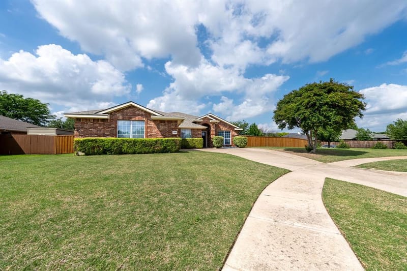 7209 Blue Sky Court, Rowlett TX 75089 - Photo 3