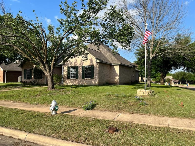 2700 Boyd Street, Ennis TX 75119 - Photo 3