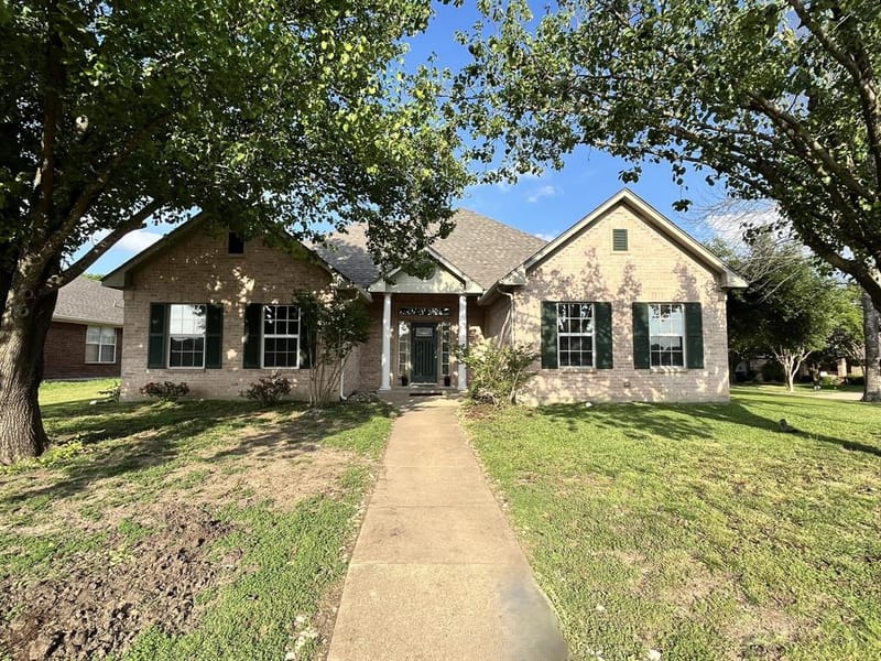 2700 Boyd Street, Ennis TX 75119