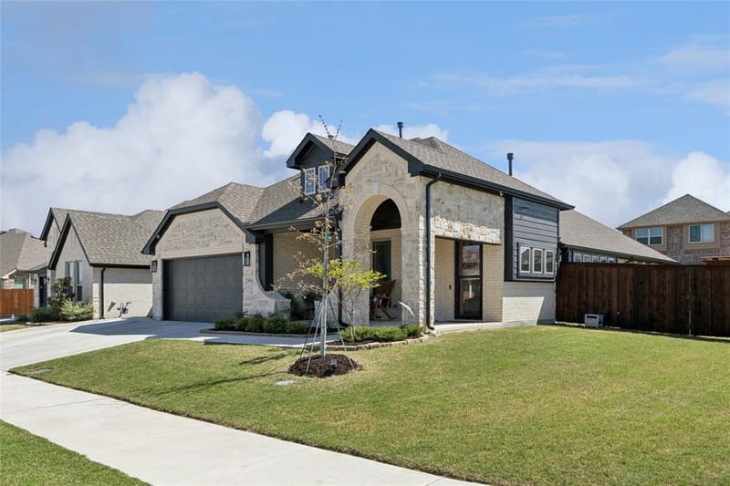 9156 Rock Nettle Drive, Fort Worth TX 76131 - Photo 2