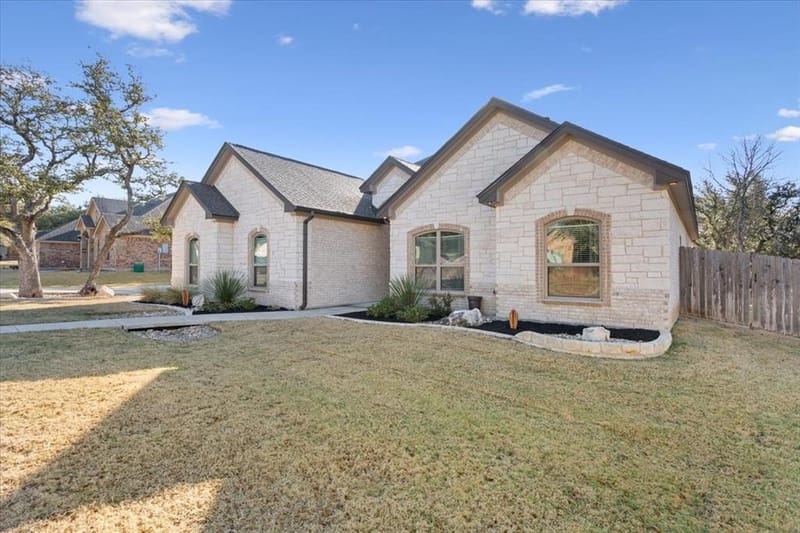 102 Rancho Del Lago Lane, Morgans Point Resort TX 76513 - Photo 6