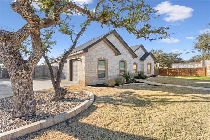 102 Rancho Del Lago Lane, Morgans Point Resort TX 76513 - Photo 5