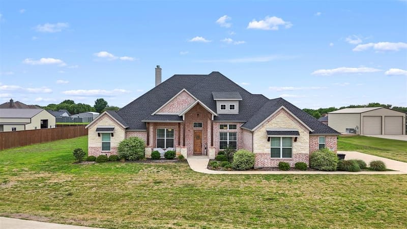 321 Rolling Meadows Drive, Waxahachie TX 75165 - Photo 2