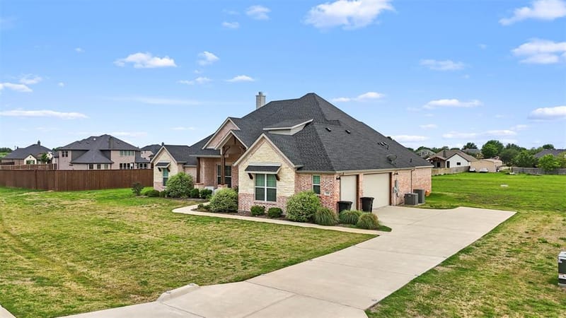 321 Rolling Meadows Drive, Waxahachie TX 75165 - Photo 3