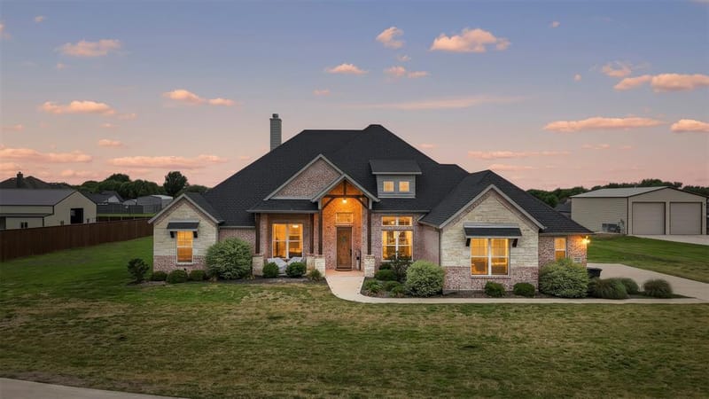 321 Rolling Meadows Drive, Waxahachie TX 75165