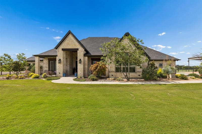 1025 High Point Street, Weatherford TX 76087 - Photo 2